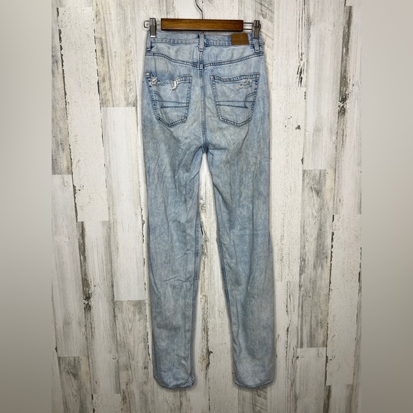 American Eagle Women's Baggy Jean Light Wash Destroyed Denim Blue Size 00 - Picture 3 of 15